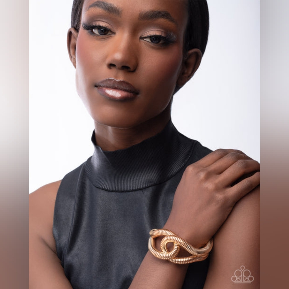 Chic Gold-Tone Women's Bracelet - Picture 1 of 3